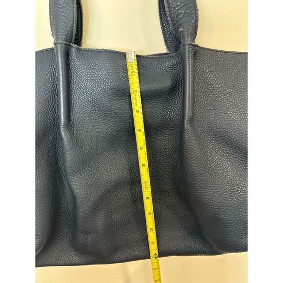 OLIVERE ISABEL 2.0 EAST WEST TOTE IN Navy BUFFALO COWHIDE / used - Picture 9 of 10